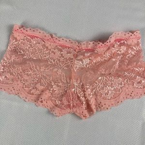 Women’s Light Pink Chuns Lingerie Lace Boy shorts. Size F fits most XXS - M.